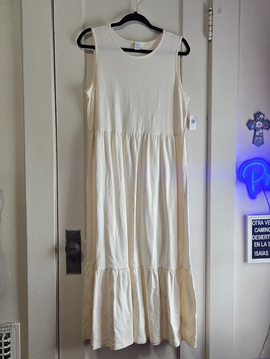 Old Navy Dresses & Skirts - Old Navy Cream Sleeveless Tiered Maxi Dress